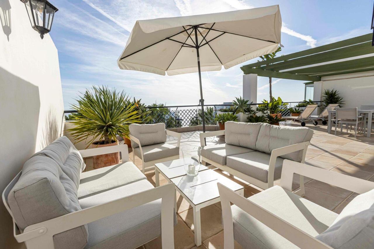Frontline Beach Penthouse In Mi Capricho Sitio de Calahonda Exteriör bild