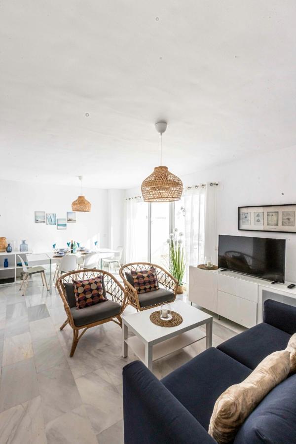 Frontline Beach Penthouse In Mi Capricho Sitio de Calahonda Exteriör bild