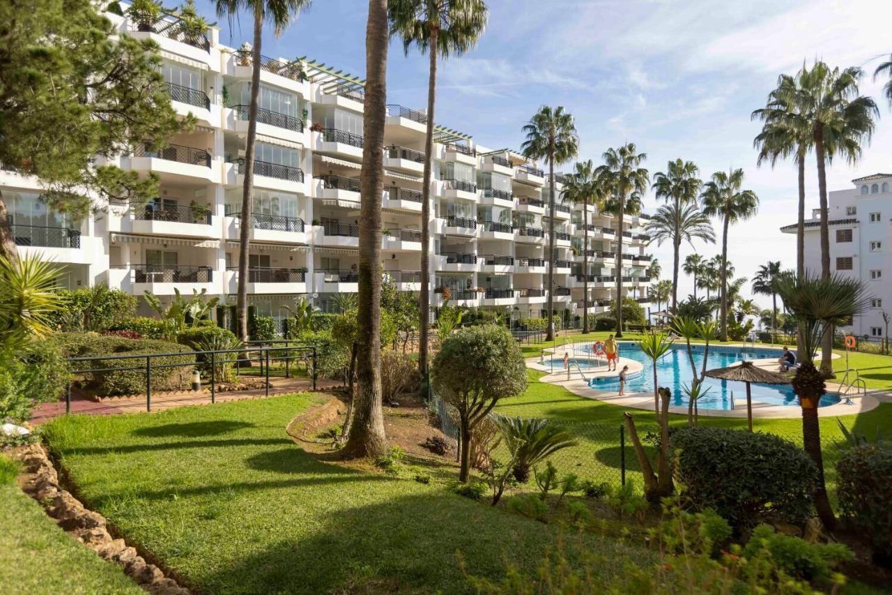 Frontline Beach Penthouse In Mi Capricho Sitio de Calahonda Exteriör bild