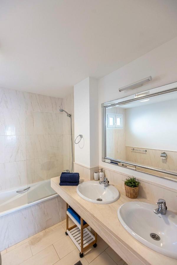 Frontline Beach Penthouse In Mi Capricho Sitio de Calahonda Exteriör bild